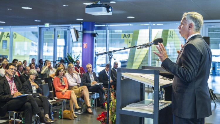 Le conseiller fédéral Burkhalter loue la Croix-Rouge